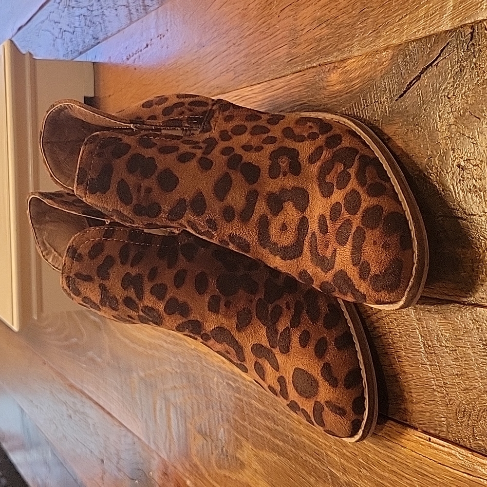 Beast Fashion "Sunny" Western Short Ankle Pointed Toe Booties Cheetah Print